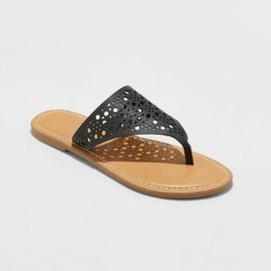 Universal Thread Kessa Black Thong Sandals